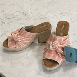 NWT Toms “Junie” sandals. Size 6